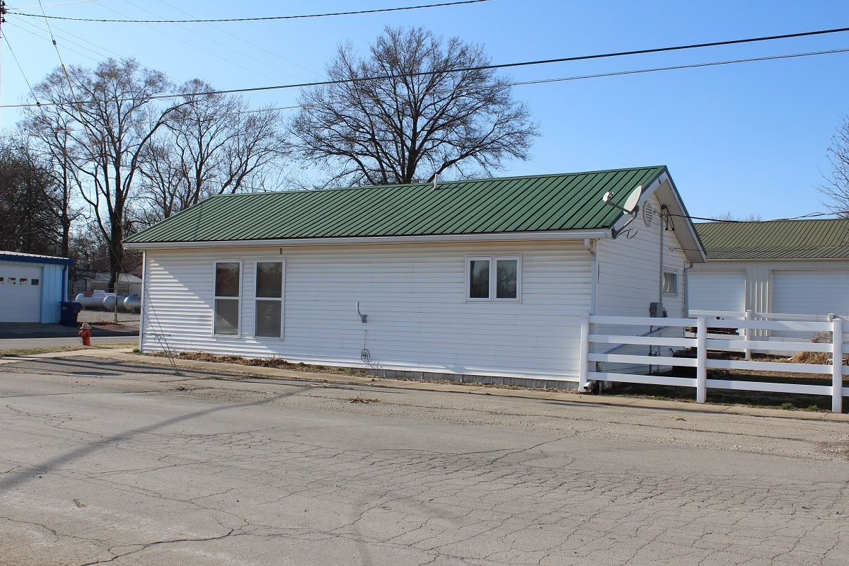 118 N Monroe St, Brookfield, MO 64628